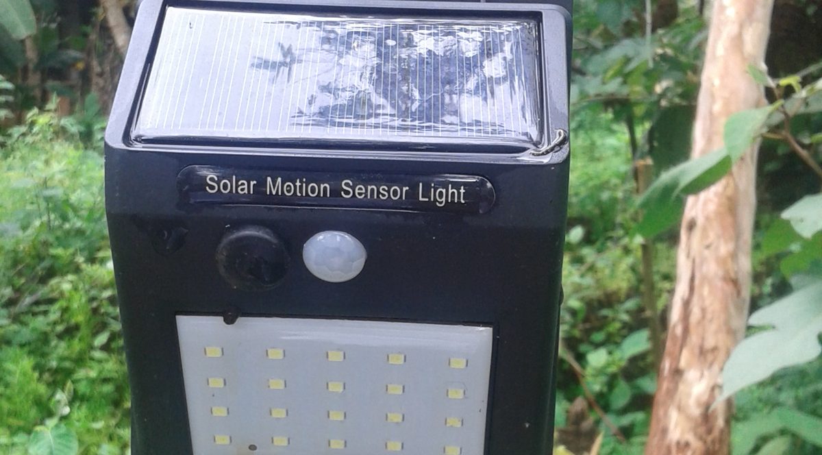 Lampe solaire extérieure à détecteur de mouvement