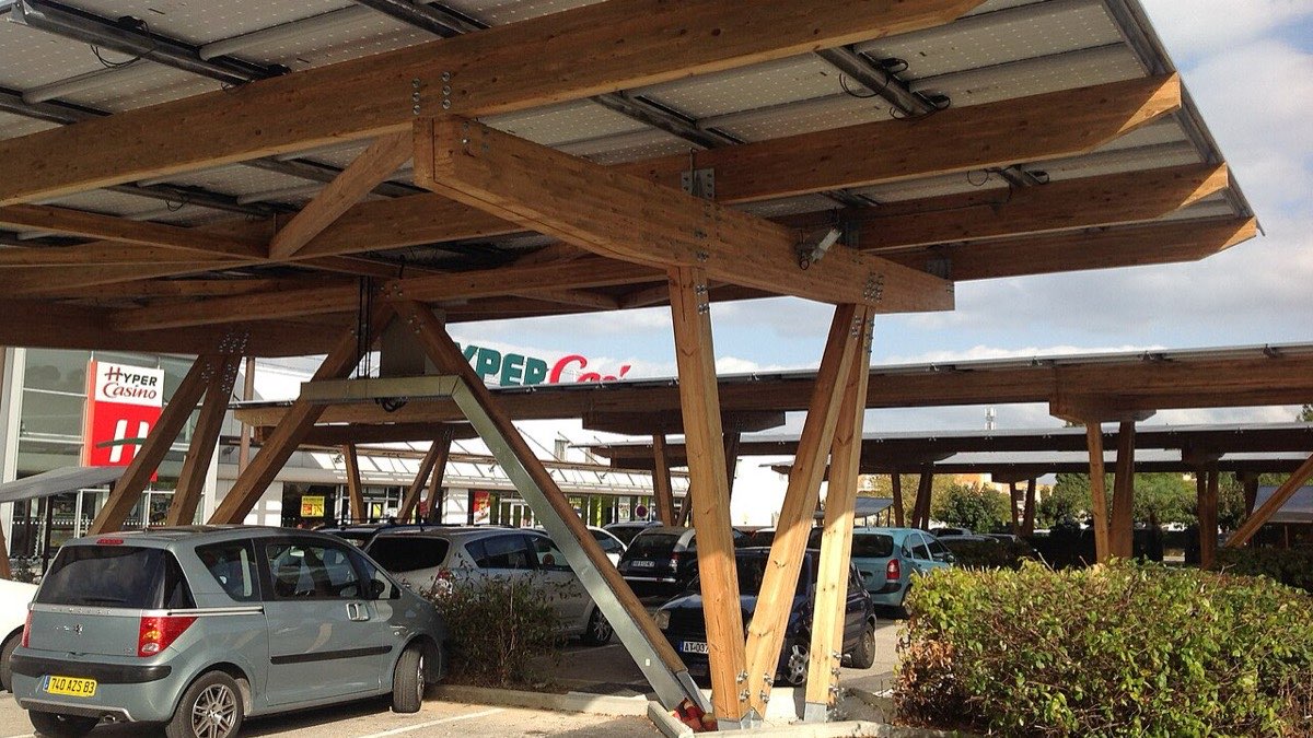 Pergola solaire : prix, rentabilité et guide d'achat